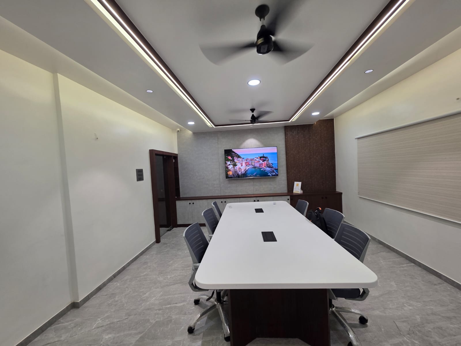best-lighting-solution-for-commercial-places-and-offices-in-nashik-rising-lights-nashik (14)